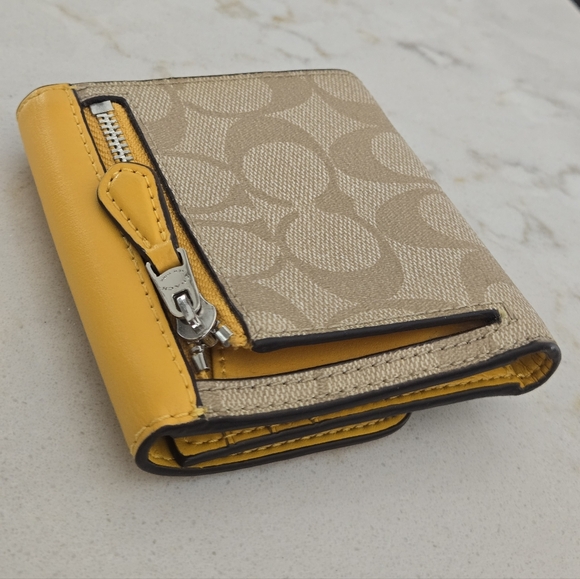 Coach Signature Wallet - Picture 7 of 14